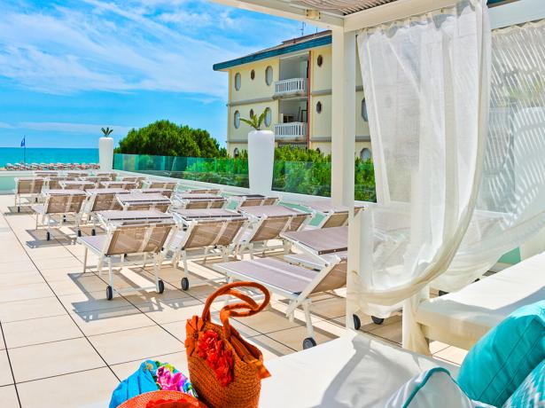 hotel-montecarlo en couples-holiday-in-june-by-the-sea-in-bibione 017