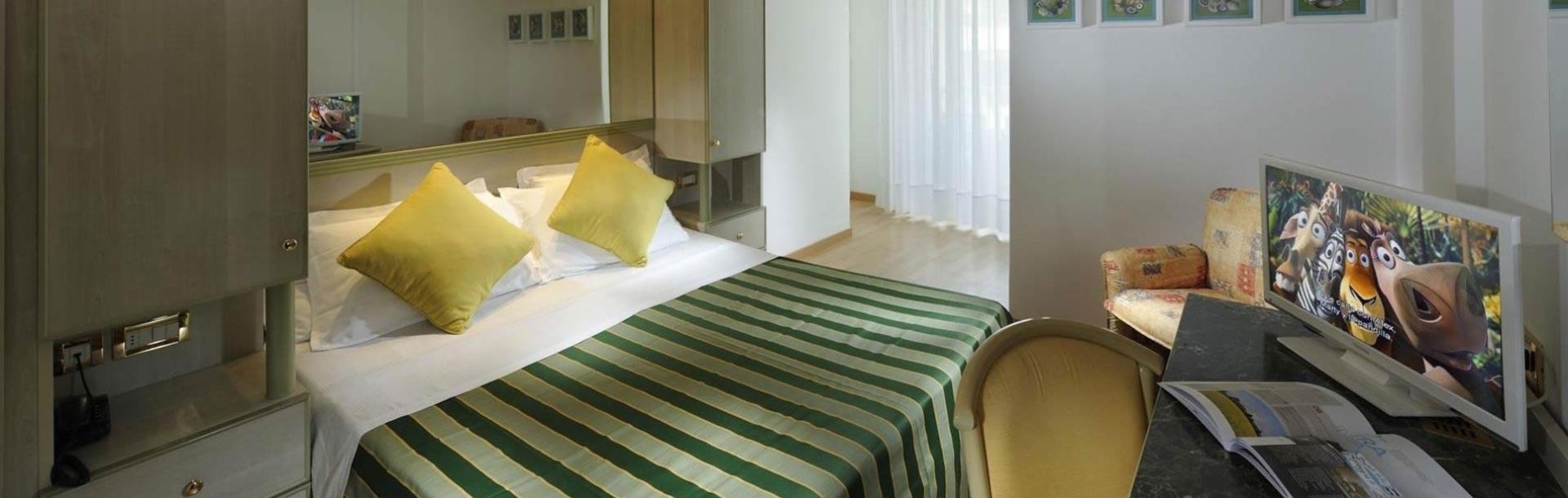 hotel-montecarlo hu egybenyilo-csaladi-szoba 013