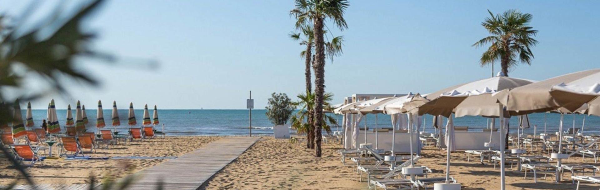 hotel-montecarlo it spiaggia-privata 013